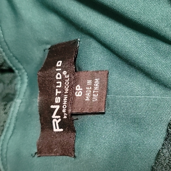 Hunter Green Lace Dress - Picture 3 of 4